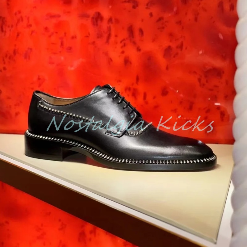 Men'S Gothic Formal Wear - ヴィンテージスタイル黒本革オックスフォードシューズシルバースタッドデザインゴシックレースアップフラットフォーマルシューズ男性の日常着